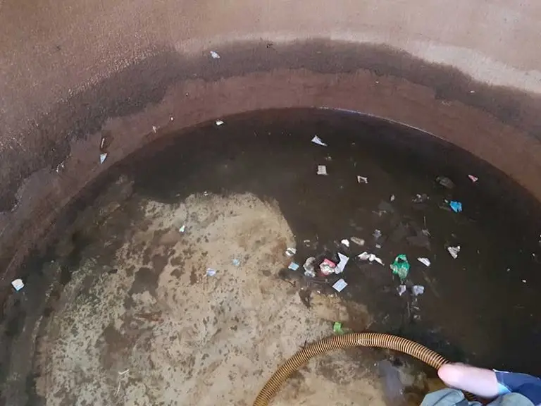 crapfloorrubbishopentank